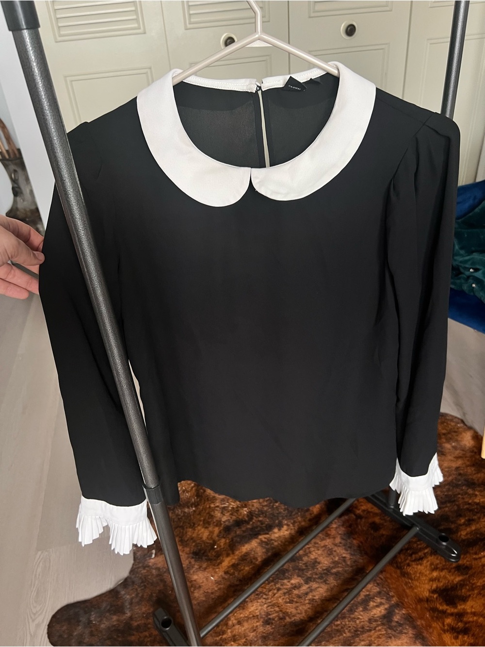 🖤 ICONE (Simons) Black Blouse with White Collar & Pleated Cuffs – Size XS